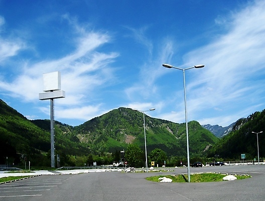포토 JPG 해외이미지 구름 계절 공원 유럽 도로 길 여행 곡선 교통시설 자동차 자연 하늘 휴가 산 풍경 사람없음 야외 건물 물 여름 파란색 계곡 흰색 도시 오스트리아 정상 주차 언덕 알프스 장면 넘어짐 방법 전국 해외포토 자연요소 건축물 공공시설 나라 선 육상교통 컬러 교통 모션 시설 생태계 파일형식 이미지허브