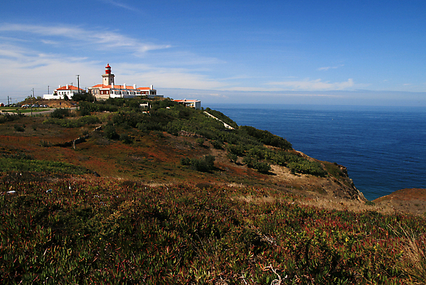 포토 JPG 해외이미지 유럽 바다 여행 자연 하늘 주택 등대 사람없음 야외 빨간색 물 파란색 빛 탑 흰색 포르투갈 암초 대서양 서쪽 해외포토 자연요소 건축물 나라 컬러 건물 방향 생태계 파일형식 이미지허브