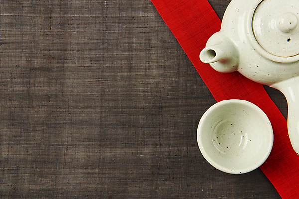 포토 JPG 스튜디오촬영 한국전통 백그라운드 실내 사람없음 빨간색 하이앵글 갈색 직물 찻잔 찻주전자 천 모시 질감 원단샘플 국내포토 전통 뷰포인트 컬러 주전자 잔 한국 내부 파일형식