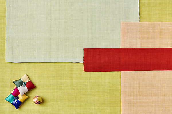 포토 JPG 스튜디오촬영 한국전통 백그라운드 전통소품 실내 사람없음 하이앵글 컬러풀 직물 천 배열 모시 질감 겹침 원단샘플 공기돌 국내포토 전통 뷰포인트 컬러 한국 내부 오브젝트 공기놀이 파일형식