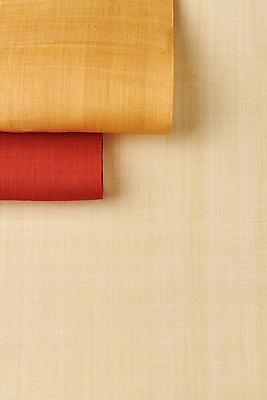 포토 JPG 스튜디오촬영 한국전통 백그라운드 실내 사람없음 빨간색 하이앵글 주황색 직물 천 모시 질감 겹침 원단샘플 베이지색배경 국내포토 전통 뷰포인트 컬러 한국 내부 베이지색 파일형식