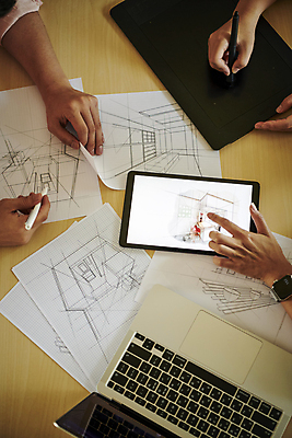 포토 직업 라이프스타일 여자 남자 뷰포인트 회사 비즈니스 모션 사람 내부 신체부위 전자제품 스마트기기 펜 작업 직장인 파일형식 터치 종이 도안 잡기 컴퓨터 볼펜 태블릿 손 업무 협력 회의 실내 디자이너 디자인 하이앵글 JPG 비즈니스우먼 비즈니스맨 비즈니스라이프 직장 회의실 국내포토