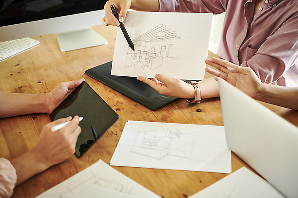 포토 직업 1 라이프스타일 여자 남자 뷰포인트 중년 회사 비즈니스 모션 사람 동양인 성인 내부 신체부위 전자제품 스마트기기 펜 작업 직장인 여자한명만 중년여자만 파일형식 보여주기 태블릿 들기 볼펜 종이 옆모습 상반신 한명 중년여자한명만 40대 한국인 손 업무 사무실 협력 회의 실내 디자이너 디자인 근접촬영 JPG 비즈니스우먼 비즈니스맨 비즈니스라이프 직장 회의실 도안 국내포토