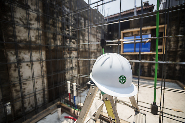 포토 JPG 주간 사다리 공사 사람없음 야외 건설현장 안전모 건축자재 철근 공사중 건설자재 공사판 재개발 재건축 주택공사현장 철근구조물 국내포토 자연요소 건축 건설업 도구 구조물 헬멧 안전장비 파일형식