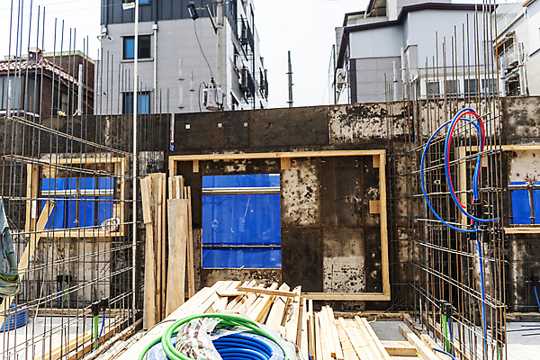 포토 JPG 주간 공사 사람없음 야외 건설현장 건축자재 철근 공사중 건설자재 공사판 재개발 재건축 주택공사현장 철근구조물 국내포토 자연요소 건축 건설업 구조물 파일형식