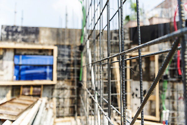 포토 JPG 주간 공사 사람없음 야외 아웃포커스 건설현장 건축자재 철근 공사중 건설자재 공사판 재개발 재건축 주택공사현장 철근구조물 국내포토 자연요소 건축 건설업 촬영기법 구조물 파일형식