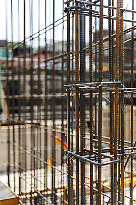 포토 JPG 주간 공사 사람없음 야외 아웃포커스 건설현장 건축자재 철근 공사중 건설자재 공사판 재개발 재건축 주택공사현장 철근구조물 국내포토 자연요소 건축 건설업 촬영기법 구조물 파일형식