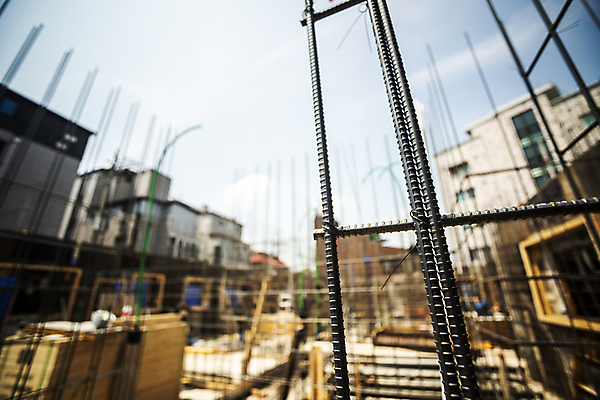 포토 JPG 주간 공사 사람없음 야외 아웃포커스 건설현장 건축자재 철근 공사중 건설자재 공사판 재개발 재건축 주택공사현장 철근구조물 국내포토 자연요소 건축 건설업 촬영기법 구조물 파일형식