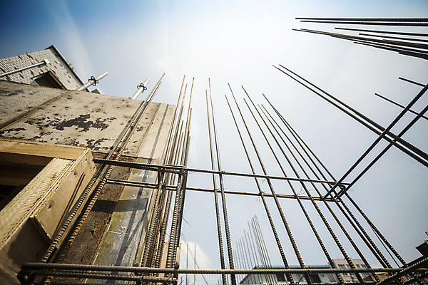 포토 JPG 주간 로우앵글 공사 사람없음 야외 건설현장 건축자재 철근 공사중 건설자재 공사판 재개발 재건축 주택공사현장 철근구조물 국내포토 자연요소 건축 뷰포인트 건설업 구조물 파일형식