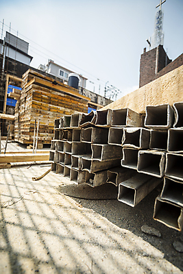 포토 JPG 주간 공사 사람없음 야외 쌓기 건설현장 건축자재 공사중 건설자재 공사판 재개발 재건축 주택공사현장 철골 철제 국내포토 자연요소 건축 모션 건설업 파일형식