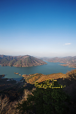 포토 JPG 주간 호수 산 사람없음 야외 가을풍경 가을 숲 지평선 충청북도 제천 청풍호 국내포토 자연요소 계절 풍경 충청도 파일형식 가을_계절