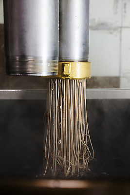 포토 JPG 음식 실내 사람없음 기계 수증기 강원도 춘천 막국수 메밀면 국내포토 한국 내부 면류 국수 파일형식