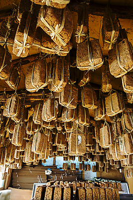 포토 JPG 건조 실내 매달리기 사람없음 된장 강원도 발효 메주 평창 국내포토 모션 한국 내부 양념 파일형식