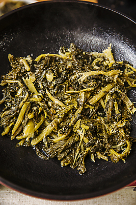 포토 JPG 접시 실내 사람없음 강원도 무청 시래기 시래기나물 양구 국내포토 식기 한국 내부 파일형식