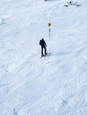 포토 JPG 해외이미지 실루엣 스포츠 겨울 스키 산 서기 풍경 경사 사람없음 야외 친구 햇빛 추위 흰색 그룹 오스트리아 그림 알프스 5 산악지대 눈내림 해외포토 계절 유럽 컬러 관계 모션 겨울스포츠 눈_날씨 촬영기법 태양 숫자 파일형식 이미지허브
