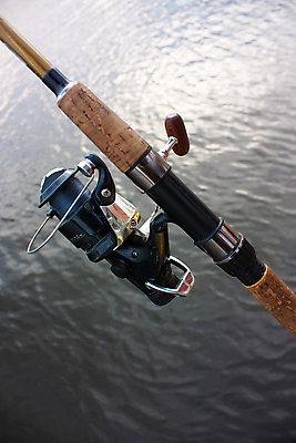 포토 JPG 해외이미지 손 호수 바다 자연 낚시 취미 사람없음 물 강 숲 얼레 돌리기 해외포토 자연요소 모션 레저 신체부위 생태계 파일형식 이미지허브