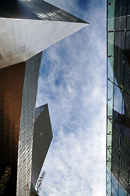 포토 JPG 해외이미지 디자인 외관 백그라운드 비즈니스 건축양식 창문 유리 하늘 사람없음 건물 파란색 사무실 고층빌딩 도시 큼 각도 철강 해외포토 건축물 건축 컬러 재질 빌딩 크기 파일형식 이미지허브