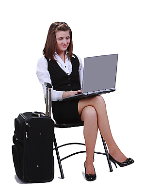 포토 JPG 해외이미지 백인 여자 여행 인터넷 의자 통신 모바일 한명 미소 사람 앉기 성인 노트북 전자제품 컴퓨터 여행가방 자료 이메일 해결 타입 재촉 고립 입력 해외포토 서양인 1 가구 컨셉 가방 모션 표정 파일형식 이미지허브