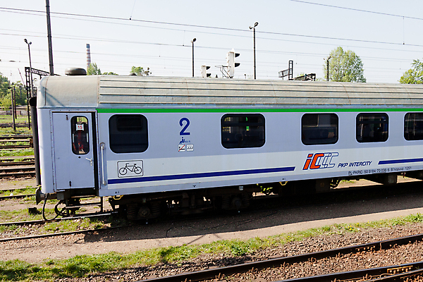 포토 JPG 해외이미지 여행 비즈니스 교통시설 모션 자동차 항해 사람없음 기차 도시 전철 역 속도 출발 통로 출퇴근 마차 승객 일반 단상 덩어리 폴란드 선로 통근 해외포토 유럽 육상교통 교통수단 교통 컨셉 배_교통 대중교통 시설 출근 파일형식 이미지허브