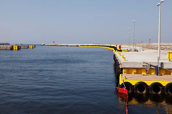 포토 JPG 해외이미지 파도 바다 교통시설 어류 해변 사람없음 물 깃발 어선 보트 방파제 함선 해군 포트 폴란드 해외포토 자연요소 공공시설 유럽 교통 배_교통 군대 수중동물 시설 파일형식 이미지허브