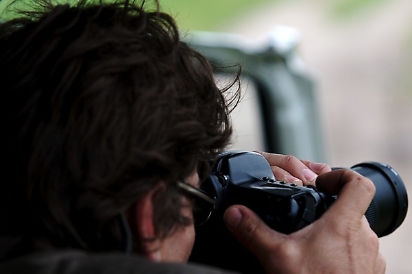 포토 JPG 해외이미지 백인 모델 직업 손 백그라운드 텐트 사람 취미 사람없음 야외 카메라 디지털 사진촬영 장비 표현 잡기 기자 발사 사파리 슛 적재 해외포토 서양인 모션 캠핑도구 신체부위 전자제품 촬영 파일형식 이미지허브