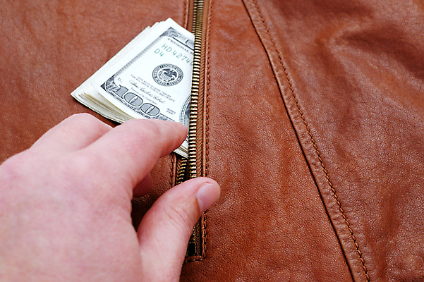 포토 JPG 해외이미지 손 옷 종이 돈 부분 손가락 사람 사람없음 빛 갈색 달러 금속 재킷 코트 주머니 가죽 피부 질감 지퍼 효과 접근 해외포토 컬러 재질 신체부위 외투 재산 파일형식 이미지허브