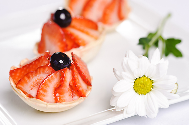 포토 JPG 해외이미지 열매 음료 음식 조각 과일 딸기 포도 휴가 디저트 사탕 사람없음 장식 파티 케이크 식당 빵집 축하 신선 생일 화려 고급 우아함 맛 아침식사 설탕 크림 칼로리 강렬 캐모마일 맛있는 해외포토 식물 기념일 꽃 컨셉 이벤트 상점 식사 허브 파일형식 이미지허브