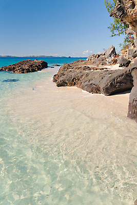 포토 JPG 해외이미지 나무 모래 파도 바다 섬 여행 자연 휴가 휴식 산 풍경 사람없음 야외 물 여름 파란색 평화 맑음 고요 꿈 전원 고독 오두막 탈출 석호 마다가스카르 터키석 파라다이스 해외포토 자연요소 식물 계절 감정 컬러 컨셉 날씨 전기에너지 보석 생태계 파일형식 이미지허브