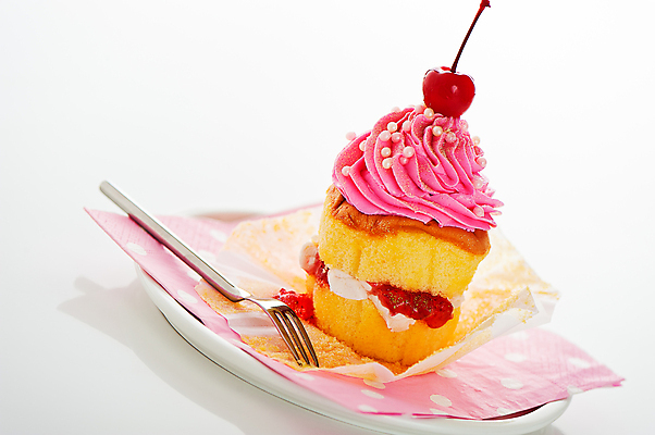 포토 JPG 해외이미지 접시 포크 사람없음 장식 체리 달콤 컵케이크 스프링클 해외포토 식기 과일 케이크 맛 파일형식 이미지허브