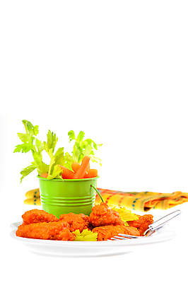 포토 JPG 해외이미지 접시 음식 날개 채소 사람없음 식사 저녁식사 치킨 당근 튀김 뜨거움 맛 매움 점심식사 맛있는 해외포토 식기 컨셉 뿌리채소 닭고기요리 파일형식 이미지허브