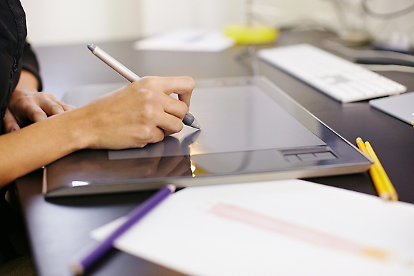 포토 JPG 해외이미지 모델 직업 손 디자인 드레스 옷 여자 산업 종이 일러스트 비즈니스 탁자 아이디어 직장 실내 창조 한명 사람 20대 성인 그래픽 컴퓨터 알약 펜 유행 디지털 장비 공구 직물 키보드 작업 디자이너 스케치 수집 그림 예술가 히스패닉 재단 재단사 해외포토 1 가구 컨셉 회사 미술 청년 내부 신체부위 전자제품 필기구 약 도구 파일형식 이미지허브