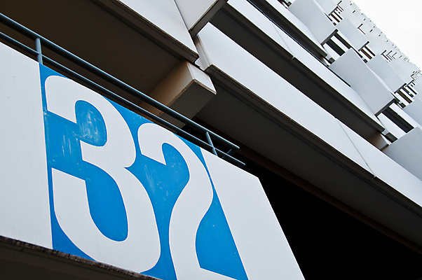 포토 JPG 해외이미지 디자인 외관 벽 패턴 건축양식 유리 하늘 아파트 주택 사람없음 건물 파란색 컬러풀 숫자 탑 발코니 흰색 도시 재산 플랫 큼 콘도 타운 리빙 렌탈 진짜 해외포토 문자 건축물 건축 컬러 무늬 재질 숙소 금융 크기 파일형식 이미지허브