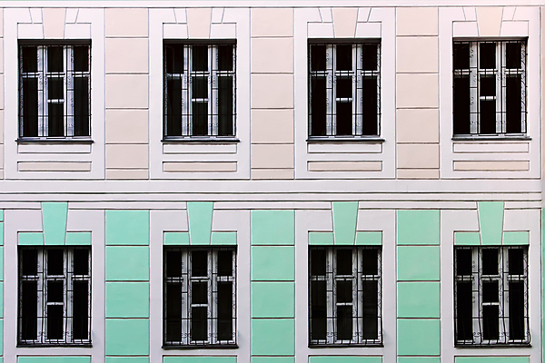 포토 JPG 해외이미지 선 분홍색 백그라운드 2 건축양식 창문 유리 바닥 주택 사람없음 건물 초록색 파란색 햇빛 흰색 도시 파편 8 질감 타운 대칭 어려움 옛날 우크라이나 직진 해외포토 건축물 건축 유럽 컬러 재질 태양 숫자 파일형식 이미지허브