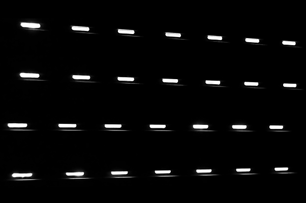 포토 JPG 해외이미지 모양 선 백그라운드 패턴 창문 표면 추상 미래 전등 조명 그림자 사람없음 빛 햇빛 검은색 어둠 광선 흰색 블라인드 구멍 그늘 기하학 셔터 미니멀 해외포토 컬러 컨셉 무늬 태양 커튼 파일형식 이미지허브