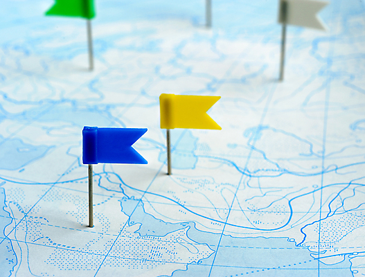 포토 JPG 해외이미지 지도 실내 사람없음 아웃포커스 깃발 압정 위치 해외포토 촬영기법 내부 사무용품 파일형식 이미지허브