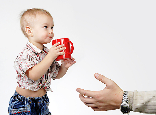 포토 JPG 해외이미지 백인 손 행복 아들 어린이 사랑 한명 미소 사람 소년 머리 믿음 머그컵 게임 흰색 아기 잡기 뜨거움 아빠 주기 흥분 보안 고립 천진난만 표현성 해외포토 서양인 1 남자 감정 컬러 컨셉 가족 모션 놀이 표정 안전 신체부위 컵 파일형식 이미지허브