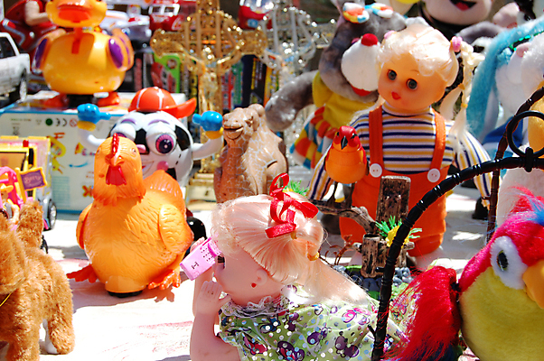 포토 JPG 해외이미지 종교 어린이 십자가 소녀 소년 사람없음 여름 스마트폰 컬러풀 장난감 플라스틱 앵무새 공평 해외포토 계절 여자 남자 컬러 재질 조류 사람 핸드폰 스마트기기 파일형식 이미지허브