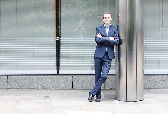 포토 JPG 해외이미지 백인 모델 직업 남자 무기 비즈니스 사업가 성공 넥타이 노동자 한명 미소 웃음 정장 20대 성인 건물 사무실 기댐 흰색 비즈니스맨 자신감 종업원 가득함 경영자 리더 길이 변호사 교차 젠틀맨 경영 고립 승자 접수 정중 해외포토 서양인 1 건축물 잡화 옷 감정 컬러 컨셉 모션 표정 사람 청년 직장인 파일형식 이미지허브