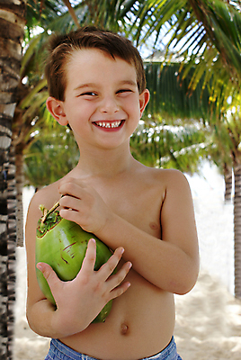 포토 JPG 해외이미지 나무 백인 라이프스타일 행복 얼굴 음료 어린이 음식 바다 섬 잎 신체 과일 자연 휴가 건강 손바닥 한명 미소 야외 초록색 여름 파란색 갈색 우유 견과류 신선 잡기 칵테일 코코넛 걸음마 단절 이국적 혼자 해외포토 서양인 식물 1 손 계절 감정 컬러 모션 유제품 주류 표정 사람 생활 신체부위 생태계 파일형식 이미지허브