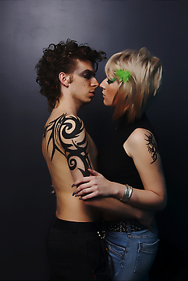 포토 JPG 해외이미지 직업 라이프스타일 커플 옷 여자 남자 무기 얼굴 휴식 키스 함께함 실내 사랑 사람 성인 두명 뷰티 머리 유행 침묵 터치 표현 문신 고도 심볼 어깨 열정 서명 부족 돌봄 인기 스타일 해외포토 감정 컨셉 관계 모션 내부 생활 신체부위 소리 애정표현 파일형식 이미지허브