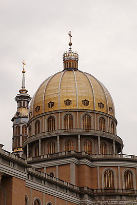 포토 JPG 해외이미지 공원 유럽 기독교 종교 여행 십자가 건축양식 휴가 이끼 사람없음 건물 교회 믿음 천주교 사찰 예수 황금 심볼 광택 폴란드 바실리카 보호구역 사당 순례 숭배 신앙심 해외포토 건축물 공공시설 건축 감정 나라 종교건축 신_종교 구역 파일형식 이미지허브