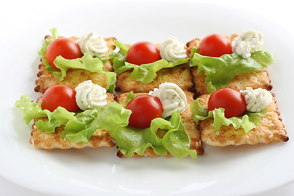 포토 JPG 해외이미지 접시 음식 빵 토마토 채소 부분 치즈 건강 사람없음 소풍 파티 크래커 흰색 축하 아침식사 상추 먹기 카나페 크림 속도 채식주의자 해외포토 식기 컬러 컨셉 모션 유제품 서양음식 이벤트 야외활동 쿠키 식사 채식 파일형식 이미지허브