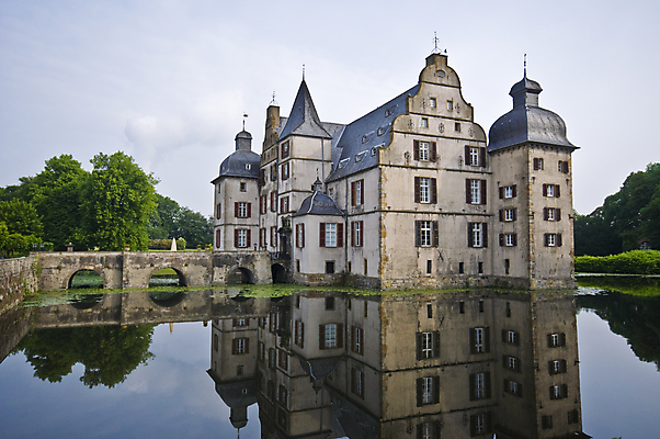 포토 JPG 해외이미지 건축양식 독일 사람없음 건물 물 반사 중세 옛날 해외포토 자연요소 건축물 건축 유럽 역사 파일형식 이미지허브
