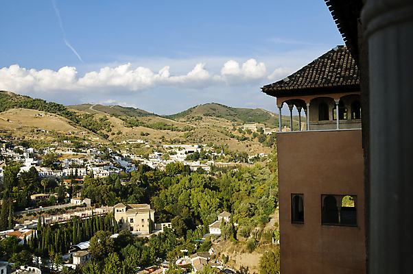 포토 JPG 해외이미지 나무 유럽 벽 산 주택 안테나 파노라마 풍경 사람없음 초록색 도시풍경 탑 궁전 흰색 스페인 재산 이슬람교 언덕 지역 타운 그라나다 스페인어 안달루시아 해외포토 식물 건축물 나라 종교 컬러 고건축 통신 촬영기법 건물 금융 도시 파일형식 이미지허브