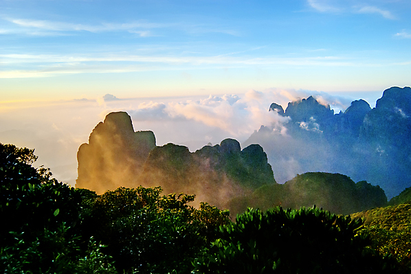 포토 JPG 해외이미지 구름 자연 산 풍경 사람없음 중국 안개 소나무 암초 해외포토 자연요소 나무 아시아 날씨 생태계 파일형식 이미지허브