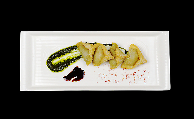 포토 JPG 해외이미지 접시 음식 검은배경 사람없음 가로 초록색 흰색 고명 삼각형 가득함 향신료 직사각형 폭식 고립 해외포토 도형 식기 컬러 백그라운드 검은색 향미료 파일형식 이미지허브