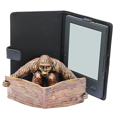 포토 JPG 해외이미지 교육 포즈 컨셉 텍스트 추상 아이디어 앉기 사람없음 책 학습 세트 장난감 독서 조각상 피규어 원숭이 찡그림 전자책 스마트 읽기 전자 청동 유인원 고립 지능 해외포토 무늬 포유류 모션 표정 조형물 미니어처 파일형식 이미지허브