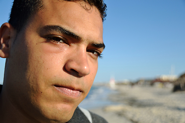 포토 JPG 해외이미지 전통 응시 남자 감정 종교 문화 얼굴 아프리카 한명 사람 성인 분노 표현 좌절 위험 이슬람교 동쪽 나쁜 혁명 공격적 아랍어 튀니지 항의 표현성 해외포토 1 시선 나라 컨셉 신체부위 방향 파일형식 이미지허브