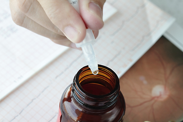 포토 JPG 해외이미지 손 과학 장갑 손가락 유리 탁자 실험 사람없음 약 장비 기구 잡기 액체 실험실 과학자 생물학 튜브 조제 엘리먼트 화학물질 화학자 해외포토 직업 잡화 교육 가구 의학 모션 재질 신체부위 화학 만들기 학자 파일형식 이미지허브