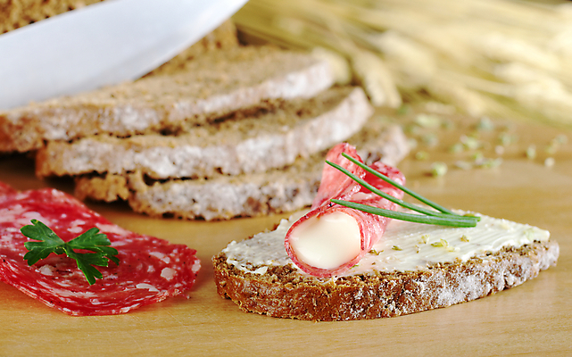 포토 JPG 해외이미지 음식 빵 분홍색 조각 재료 치즈 샌드위치 육류 사람없음 목재 가로 빨간색 초록색 농작물 갈색 식사 저녁식사 펼침 추위 흰색 고명 아침식사 자르기 허브 가득함 토핑 쪽파 살라미 크림치즈 페퍼로니 통밀 해외포토 나무 식물 컬러 농업 식재료 모션 유제품 소시지 밀 파 파일형식 이미지허브